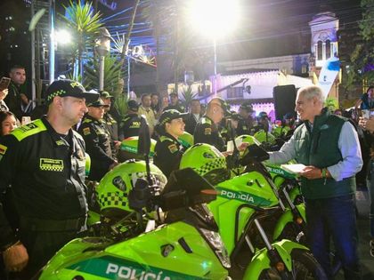 Imagen de Antioquia fortalece la seguridad con 103 motocicletas, 324 cascos blindados y 266 chalecos antibalas entregados a la Policía