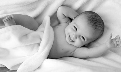 Nacimientos en Cali bajan 4,2 % en 2025 y sube la incidencia del bajo peso en recién nacidos