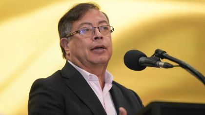 Imagen de  «Fuera, Petro» en el Giro de Rigo: esto dijo el presidente de la república