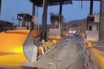 Imagen de Ataque con explosivos destruye peaje un día después de la investidura de De la Espriella