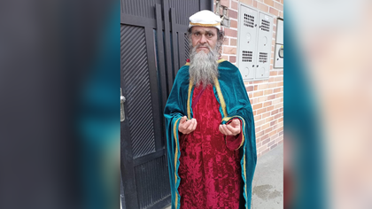 Imagen de Nereo, el unitense que camina hasta Girardota cada Semana Santa con una cruz a la espalda