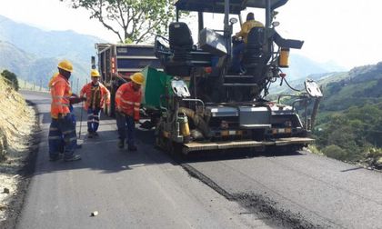 Alcaldesa de San Carlos denuncia retrasos en la pavimentación de la vía hacia Granada