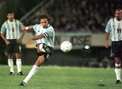 Imagen de A 2 días del Mundial: los dos tripletes de Batistuta bajo la mira de artilleros de élite