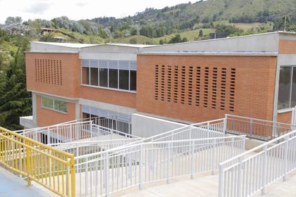 Imagen de  Estudiantes recibieron nueva infraestructura educativa en la vereda La Mosquita de Rionegro