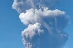 Imagen de Erupción de volcán deja tres senderistas muertos y 17 rescatados en Indonesia