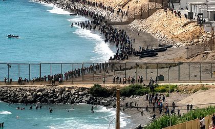 Crisis migratoria en Ceuta en España: más de 2.000 migrantes llegaron en pocos días y desbordaron la capacidad de la ciudad