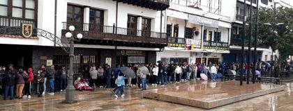Imagen de  En Rionegro, cientos de personas le madrugaron a la cita para sacar el pasaporte