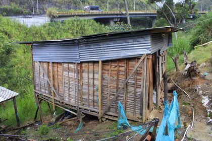 Imagen de  Están advertidas: identificaron 24 familias en zona de riesgo no mitigable al lado de quebrada La Iguaná en Medellín