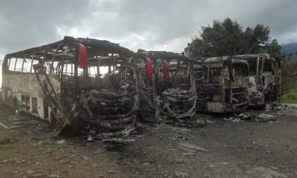 Un incendio destruyó cuatro buses de Flota Granada en Cocorná