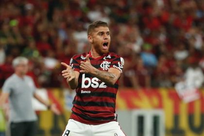 Flamengo le abrió la puerta de salida a Gustavo Cuéllar