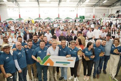 Imagen de En La Unión se celebró la firma de convenios de vivienda para los 23 municipios del Oriente