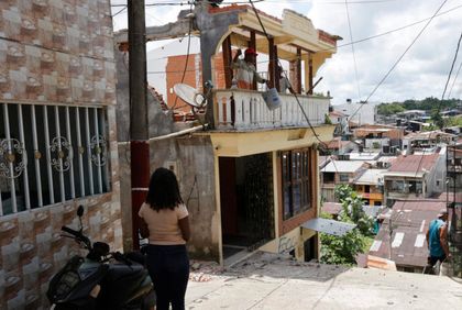 Imagen de  Entre grietas y réplicas, damnificados en Quibdó intentan seguir adelante tras el terremoto