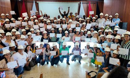 Mujeres en las obras viales, una tendencia que crece en el Valle del Cauca