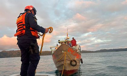 Armada rescató a cuatro personas que permanecieron dos días a la deriva en el Pacífico