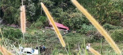 Imagen de  Fue identificado el conductor que murió tras caer a un abismo en la Autopista