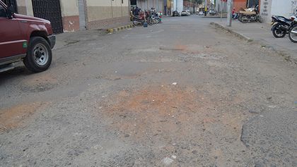 Quejas por deterioro de las calles en  la Comuna 9