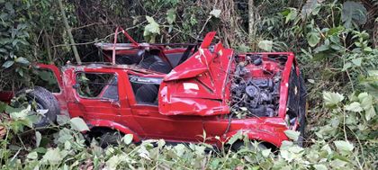 Imagen de Con trauma torácico está uno de los ocupantes del carro que rodó 100 metros en la vía La Ceja-Abejorral
