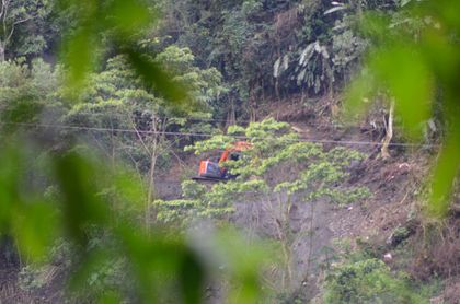 Imagen de  ¡De no creer! Continúa la apertura de vía en el Cañón del Melcocho a pesar de las medidas de suspensión