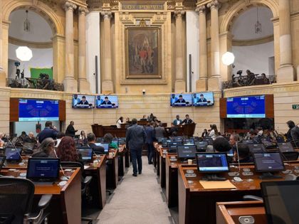 Imagen de  Salario de congresistas en 2026 también subirá, pero podrían quedarse sin prima de servicios