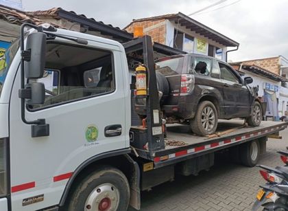 Imagen de Vehículo se salió de control y chocó contra un local comercial en La Ceja