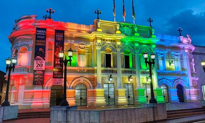 El Teatro Municipal se viste con los colores del orgullo y presenta  obra que cuestiona la masculinidad impuesta