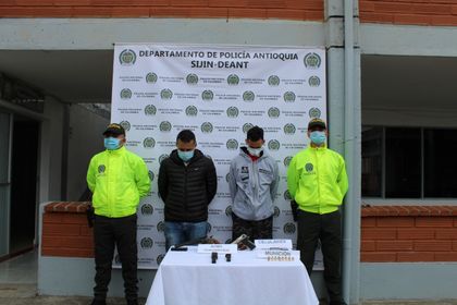 Imagen de Capturan a dos presuntos integrantes de «Los Residentes», sindicados de cometer hurtos en Rionegro