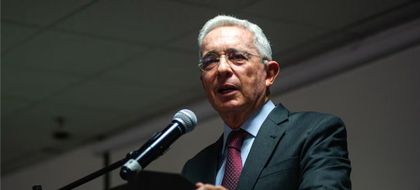 Imagen de Uribe pide una “gran coalición democrática” para que la derecha vuelva al poder en 2026