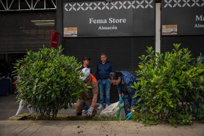 Imagen de Internos del Centro Penitenciario de La Ceja realizaron labores de mantenimiento en la plaza de mercado