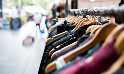 Vender ropa de segunda mano, una para generar ingresos 2023