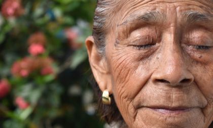 ¿Por qué piel envejecida mantiene una inflamación leve y persistente?