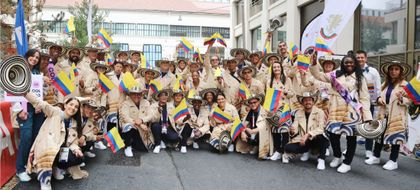 Imagen de  Colombia viste gabardina como homenaje a París en la inauguración de los Juegos Olímpicos