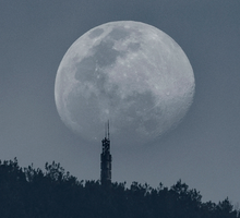 ¿De quién es la Luna?