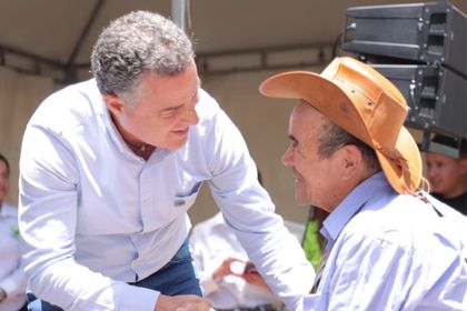 Imagen de  Gobernador llegó a Argelia para celebrar el desmantelamiento del Clan del Oriente