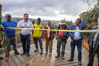 Imagen de  Entregaron 108 metros de placa huella en la vereda Piedras Blancas de Guarne