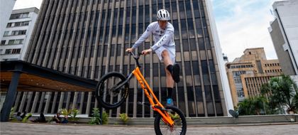 Imagen de  Javier Zapata busca repetir la hazaña en Coltejer: subirá los 36 pisos en bicicleta