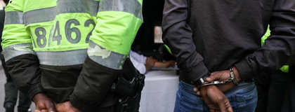 Imagen de  Capturaron a cinco policías señalados de desguazar 90 buses para vender las autopartes