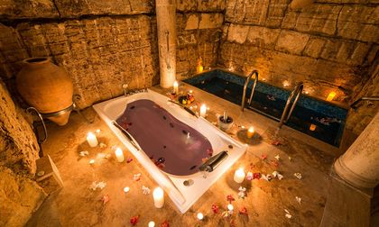 ¿Los baños son portales espirituales? Esto revelan las tradiciones y rituales de limpieza energética
