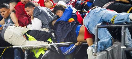 Imagen de En video: así comenzó la fuerte pelea entre los aficionados de Atlético Nacional y Junior en el Atanasio Girardot