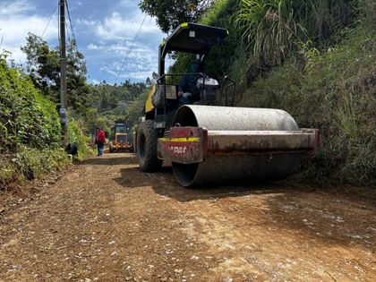 Imagen de  En Guarne avanzan obras para mejorar 35 kilómetros de vías rurales