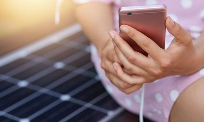 ¿Es seguro usar tu celular mientras se carga? Lo que debes saber