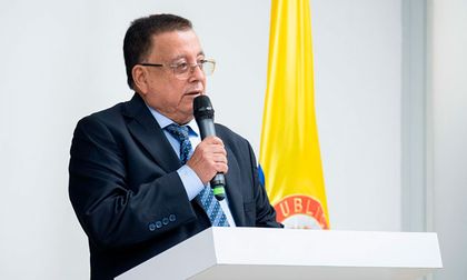 Creg presenta propuesta para modernizar la estructura de precios del combustible de aviación