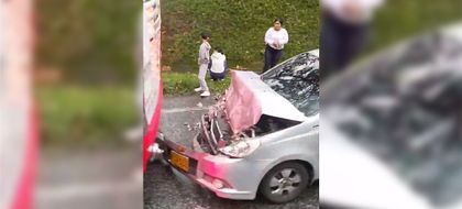 Imagen de En video: vehículo particular colisionó contra un bus en la autopista, a la altura de San Luis