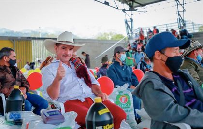 Imagen de Así fue la entrega de kits lácteos a 105 productores de La Ceja