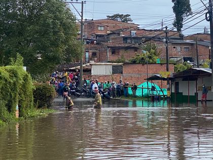 Imagen de  Desbordamiento del río Piedras en La Unión deja inundaciones en algunos sectores