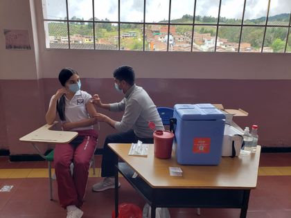 Imagen de Inició la vacunación en los colegios del Oriente