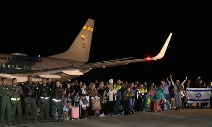 Llegó a Colombia el primer vuelo humanitario desde Israel