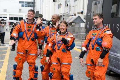 Imagen de  Misión Artemis II hace historia con una mujer, un afroamericano y un canadiense en órbita lunar
