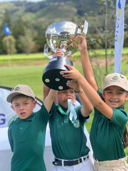 Imagen de José Miguel Castro, de 7 años, se consagró campeón nacional infantil de Golf en Bogotá