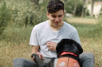 Terapia con perros que cambian la vida de los adolescentes en centros de acogida