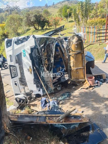 Imagen de  Volcamiento de bus en la vía San Vicente-Concepción deja una persona herida